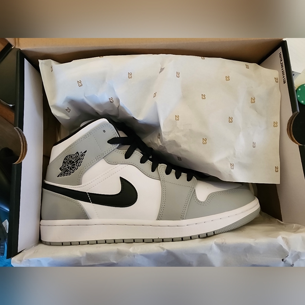 Jordan 1 Mid Light Smoke Grey